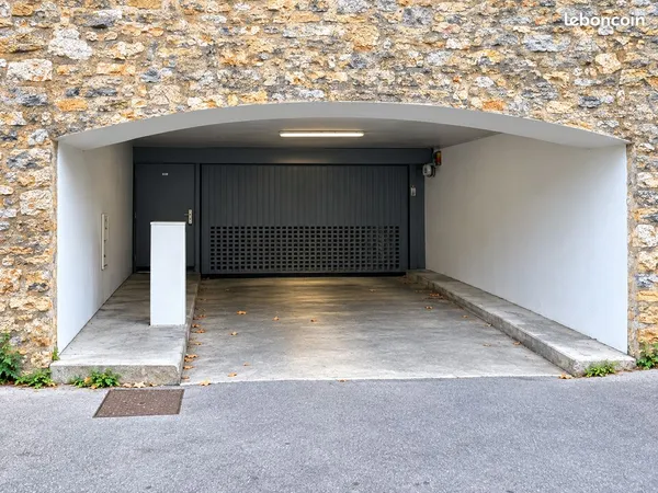 Box fermé sécurisé - Lyon 1er Villemanzy / Croix-Rousse - 12 m²