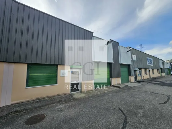 Local industriel 365 m²
