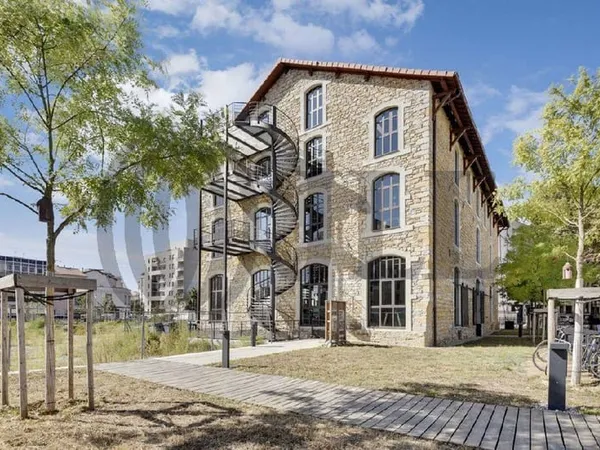 Bureau 1496 m²
