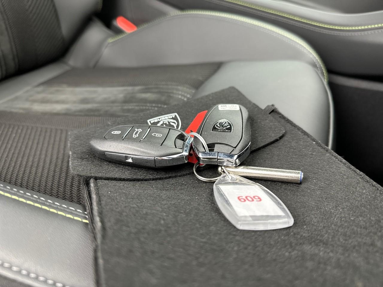 Peugeot 408 phev 180 e-eat8 gt — photo 37