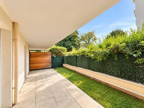 EXCLUSIVITÉ - TASSIN - 134, rue Joliot Curie, T2 en rez-de-jardin