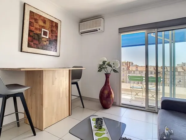 CANNES LIMITE BANANE DERNIER ETAGE TERRASSE