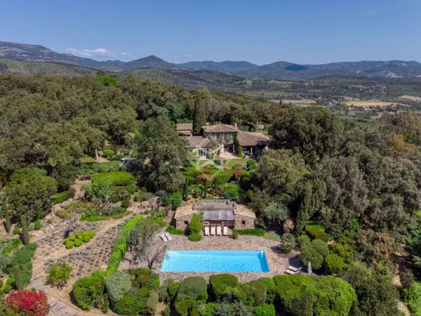 Villa 8 pièces 550 m²