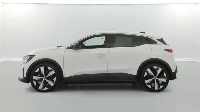 Renault Megane e-tech ev40 130ch standard charge — photo 63