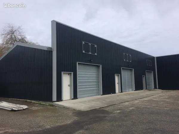 Local d'activité 82 m² à louer CAVIGNAC- proche N10-A10- disponible de suite