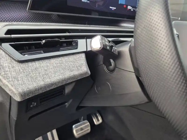 Peugeot 3008 hybrid 145 e-dcs6 — photo 10