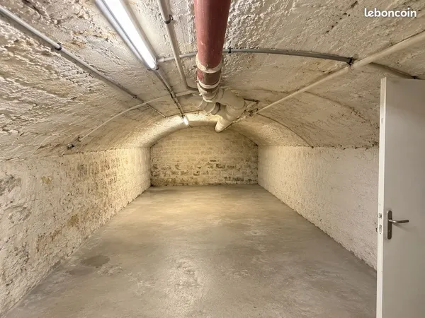 Grande cave Paris 2e - Stockage / Reserve