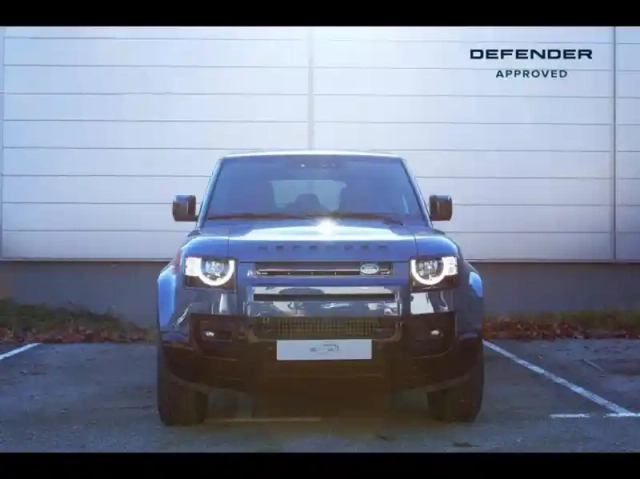 Land Rover Defender 110 2.0 p300e phev x-dynamic se — photo 32