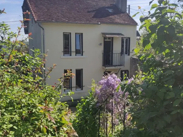 Maison de ville ancienne, garage, jardin