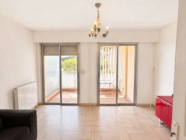 Studio 22 m² avec terrasse - Saint-Laurent-du-Var