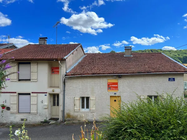 Lot de deux maisons remplies de potentiel
