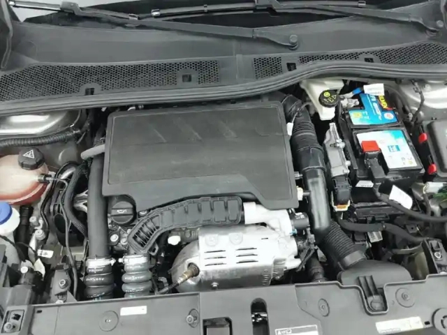 Peugeot 208 puretech 100 s&amp;s eat8 — photo 20