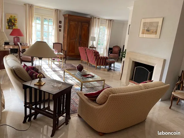 Maison individuelle de 253 m² s/sol total
