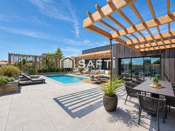 Maison 7 pièces 239 m²