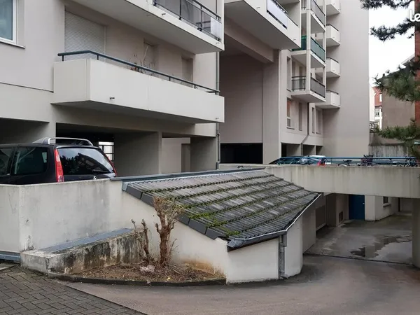Parking sous-sol sécurisé Début Neudorf