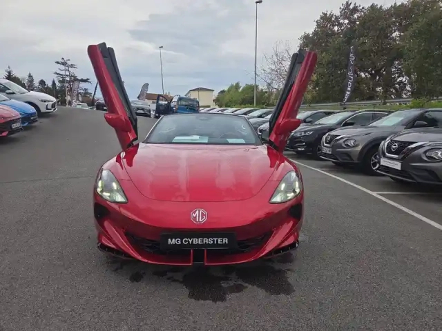 Mg Cyberster 77kwh - 375 kw 4wd — photo 40
