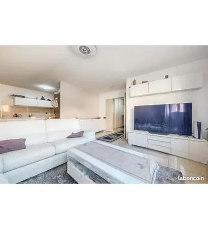 Appartement t4 plus un bureau
