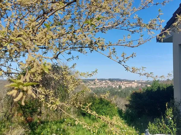 Vue imprenable sur Belvès - Maison 145 m², 3 chambres, terrain 5000 m², grande terrasse, garage ferm