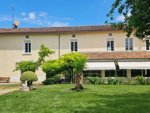Longère Charentaise - 320m² habitables + Garage - Parc 1 Ha - Vente Directe