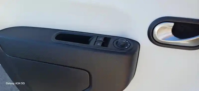 Renault Twingo iii e-tech — photo 9