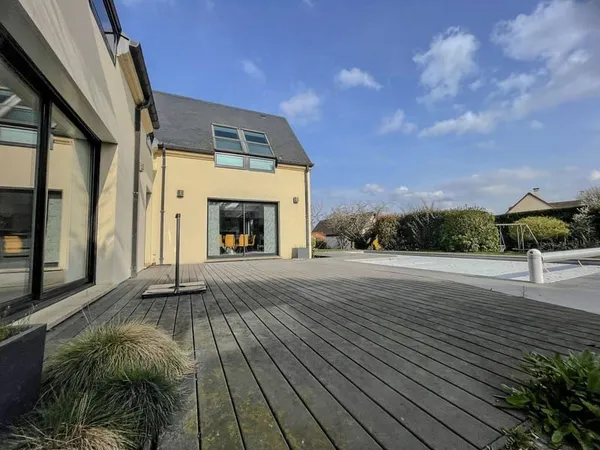 Maison 6 pièces 255 m²