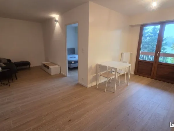Refait à neuf 2 pièces 38m² Collonges Sous Salève meublé charges comprises (chauffage + eau) + cave