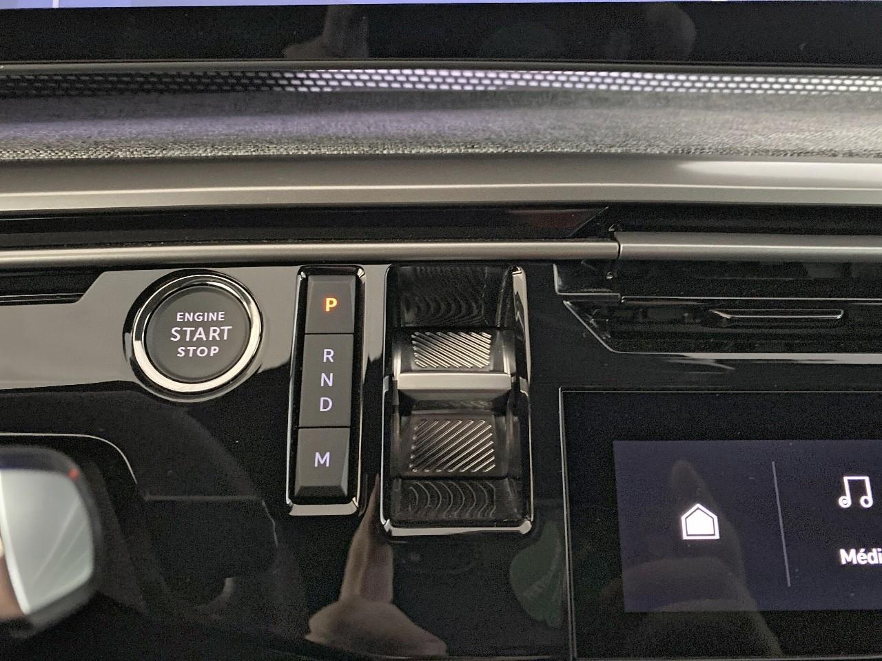 Peugeot 3008 hybrid 145 e-dcs6 gt — photo 15