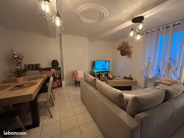 Maison avec extérieur