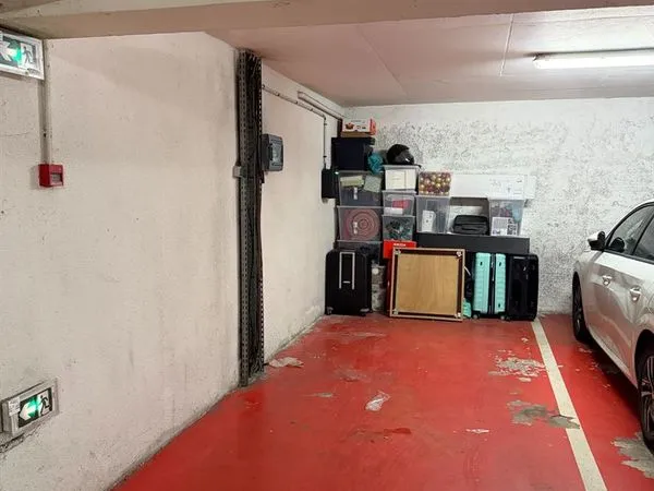 Parking/box 12 m² PARIS