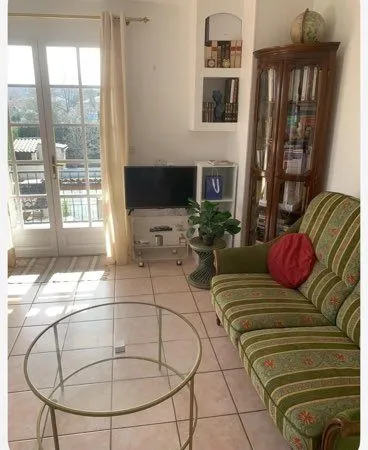 Appartement t3 de 61 m2 à louer en bail meublé. À l entrée du centre-ville de Villeneuve