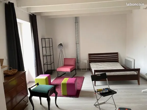 Studio meublé 380