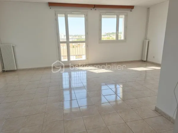 Nîmes - Appartement traversant 68 m² - Vue exceptionnelle - 2 loggias - Cave