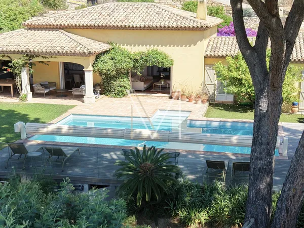VILLA INDIVIDUELLE DE PLAIN PIED AVEC PISCINE CHAUFFEE ET JO