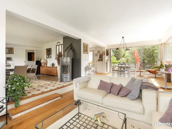 Maison 8 pièces 220 m²