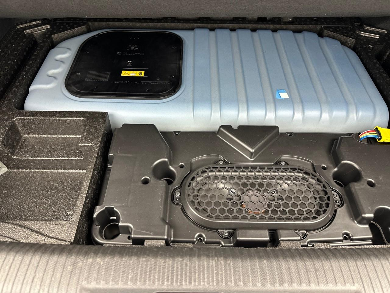 Peugeot 308 phev 225 e-eat8 gt pack — photo 40