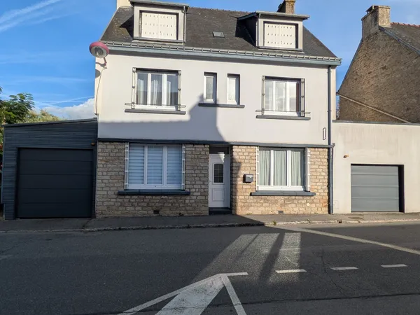 BERNE JOLIE MAISON DE 5 PIÈCES EN BON ETAT GENERAL DE 130 m² ENVIRON DEUX GARAGES PARCELLE CLÔTURÉE 