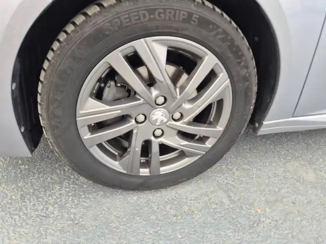Peugeot 208 puretech 100 s&amp;s bvm6 — photo 11