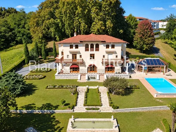 Demeure 11 pièces 560 m²