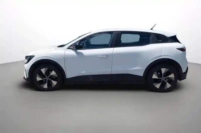 Renault Megane e-tech ev40 130ch standard charge — photo 3