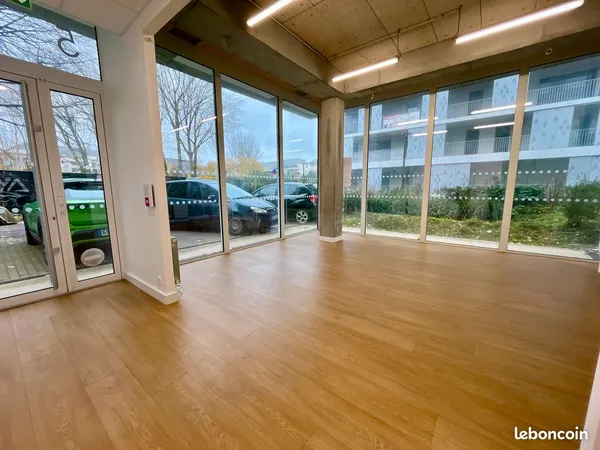 à louer - local professionnel neuf - île de nantes