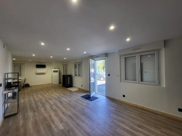 Local commercial 320 m²
