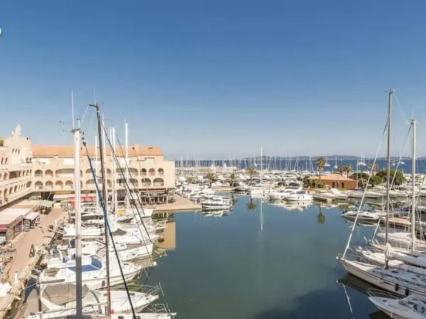Exclusivite fonds de commerce brasserie restaurant 90 m2 idealement situe sur le port principal de h