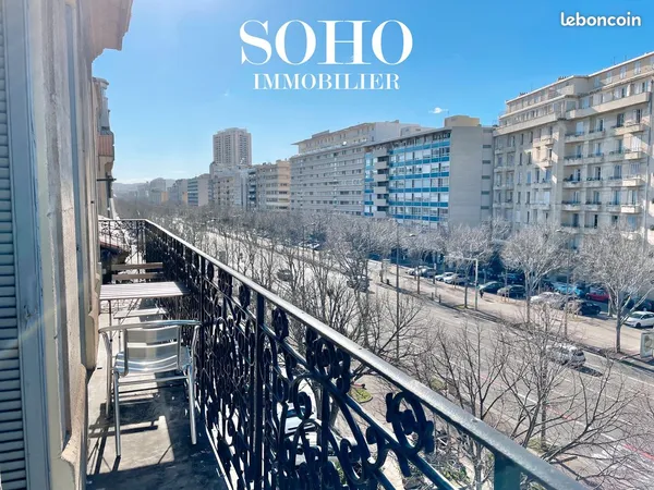 T2 meublé avec balcon filant au 3ème et dernier étage sans ascenseur Avenue du Prado