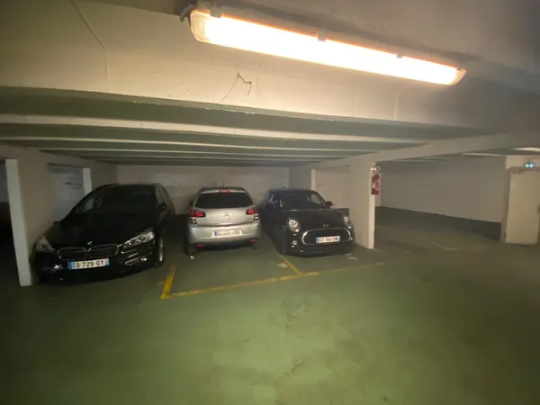 Loue place de parking 12m² Paris 15ème Lecourbe