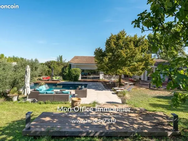Maison 10 pièces 380 m²