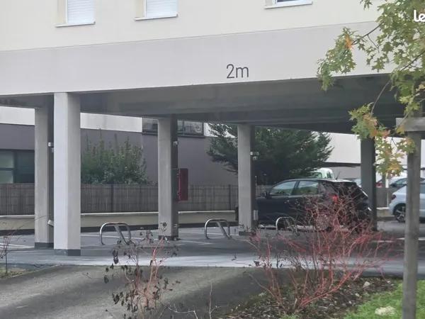 3 parkings extérieurs département 33