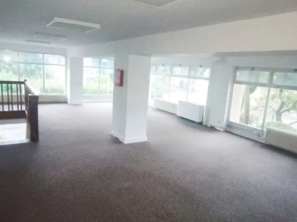 Direct Propriétaire - local commercial - bureaux - boutique 108m2