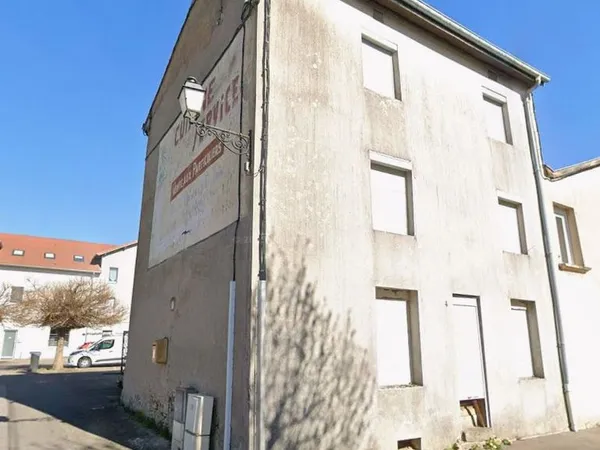 Titre : À VENDRE - MAISON DE VILLE À RÉNOVER - FAULQUEMONT