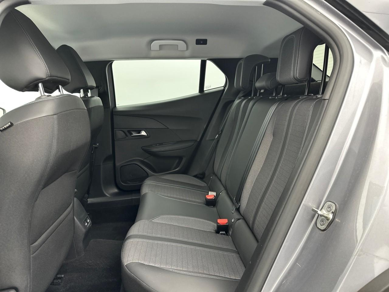 Peugeot 2008 puretech 130 s&s eat8 allure pack — photo 12