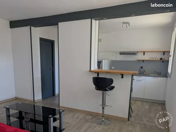 T2 MEUBLÉ 45 m² RÉNOVÉ AVEC DRESSING 580 CC DISPONIBLE IMMÉDIATEMENT